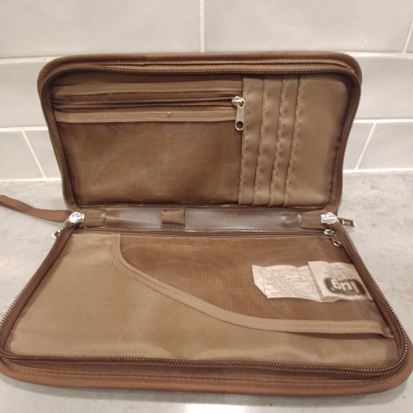 Lug Tango Travel Wristlet Passport Wallet. RFID Protection, New Condition Bag - Picture 2 of 8